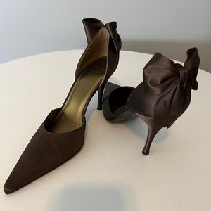 Stuart Weitzman Super Bow Chocolate Satin pointed heels. Size 10